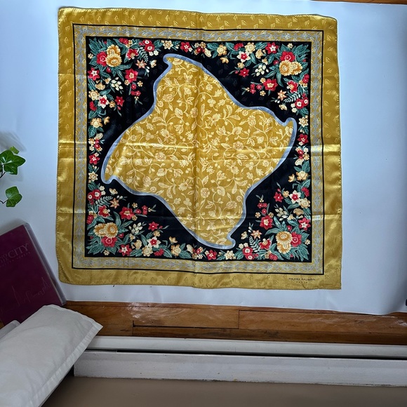 ❌❌ SOLD ❌❌ Authentic Scare Pierre Balmain Paris Silk Scarf - Picture 11 of 11